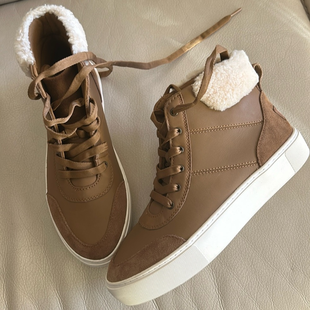 NWOB UGG Women's Brown Cakewalk High-top Sneaker Size 7.5 Chestnut Color
